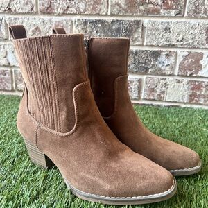 Universal Thread Brown Ankle Boots with Elastic Panels